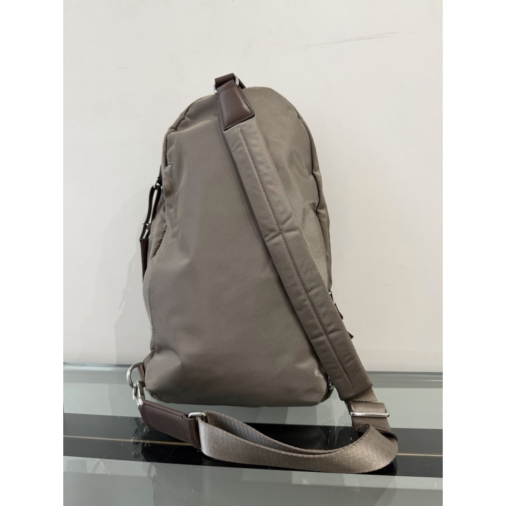 Authentic TUMI Nylon One Shoulder Backpack - Picture 6 of 9